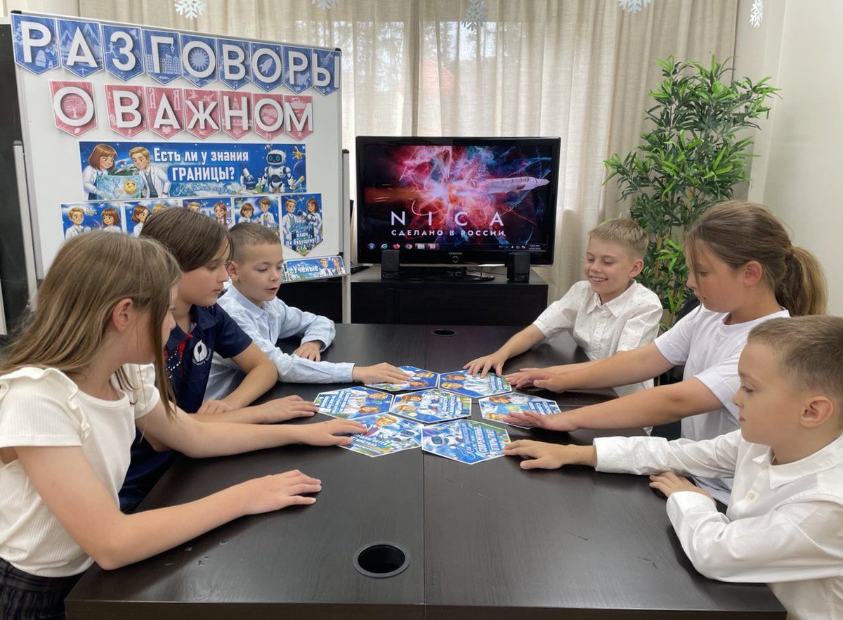 🇷🇺🔬В преддверии Дня российской науки, который отмечается 8 февраля, в начальной общеобразовательной школе при Посольстве России в Австралии прошел тематический урок в рамках курса «Разговоры о важном».

🎥 Ученики ознакомились с интервью заведующей лабораторией Института