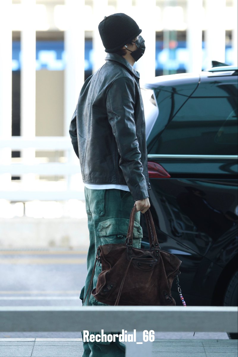 omg... today's haechan 🖤🖤