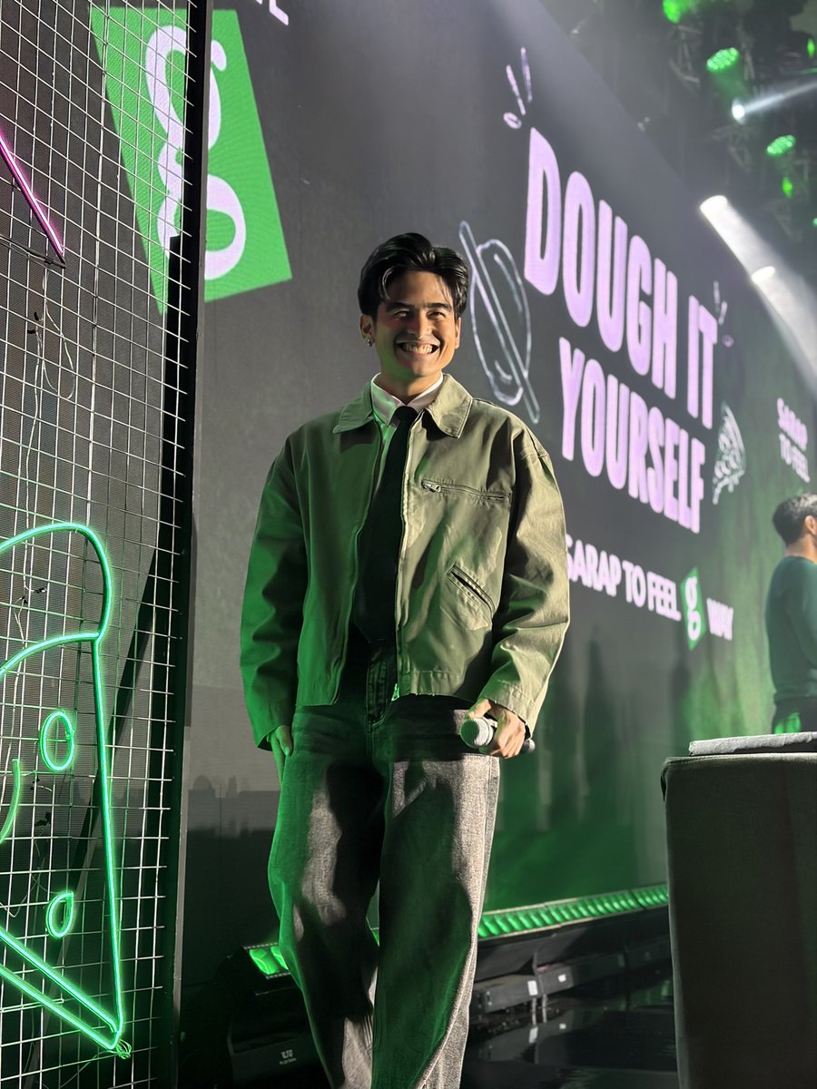 Sparkle_GMA's tweet photo. Will Ashley enjoys spending time with fans at Greenwich’s “Sarap to Feel G: The Fan Meet” at SMX Aura. 💚

#WillAshley https://t.co/GclVzDhoCS