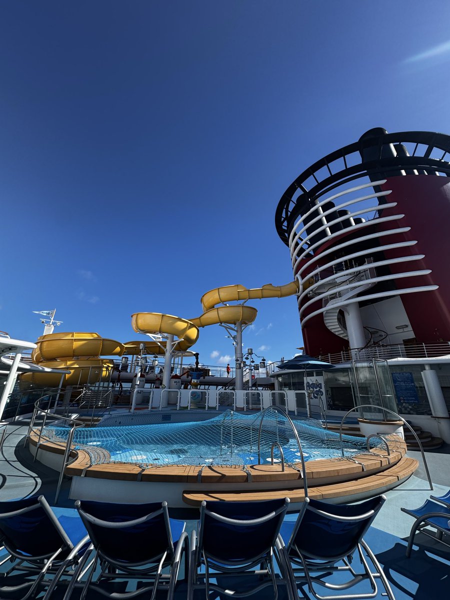 外はあったかいけど船内が寒すぎる。
ティシャツになることほぼない💦
風邪ひきそう、、、。