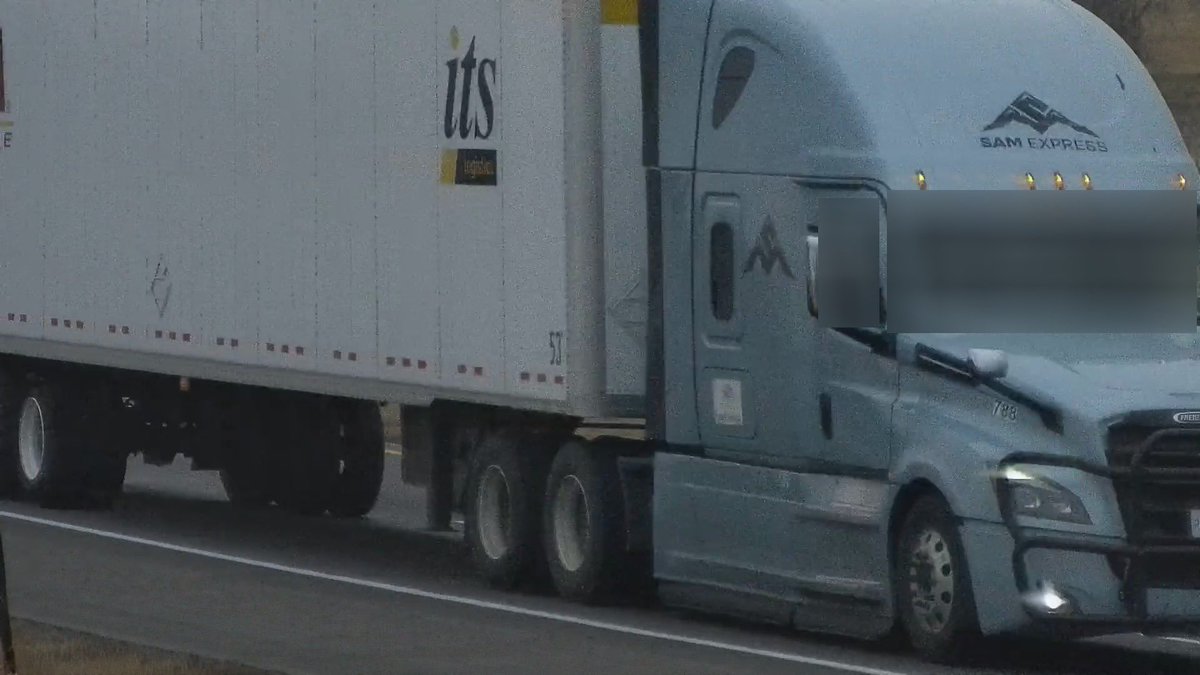 NOT SURPRISED! Here is an image of Sam Express/Tutesh hauling a trailer of <a href="/USPS/">U.S. Postal Service</a> Mail for broker ITS

<a href="/SecDuffy/">Secretary Sean Duffy</a> brokers and shippers are the reason these carriers can stay in business. Tell <a href="/USPS/">U.S. Postal Service</a> to go back to requiring vetted drivers! They are endangering our roads and mail!