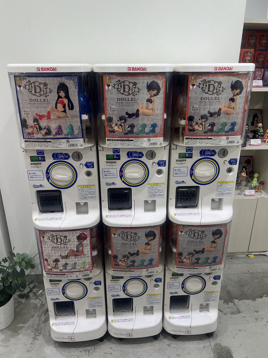 ishizaki_saori's tweet photo. 本日よりスタートしました🙌
ドリームカプセルさんのDOLLELPOPUPではなんと第1弾〜第3弾までの商品が復活販売されています🥰
今回は新たに背景として写真撮影をして頂けるフォトスポットを設置しております🫶💕
お気に入りのフィギュアやドール、ぬいちゃんを置いて一緒に撮影してね🧚
#DOLLELPOPUP https://t.co/3ft4Ub7LRk