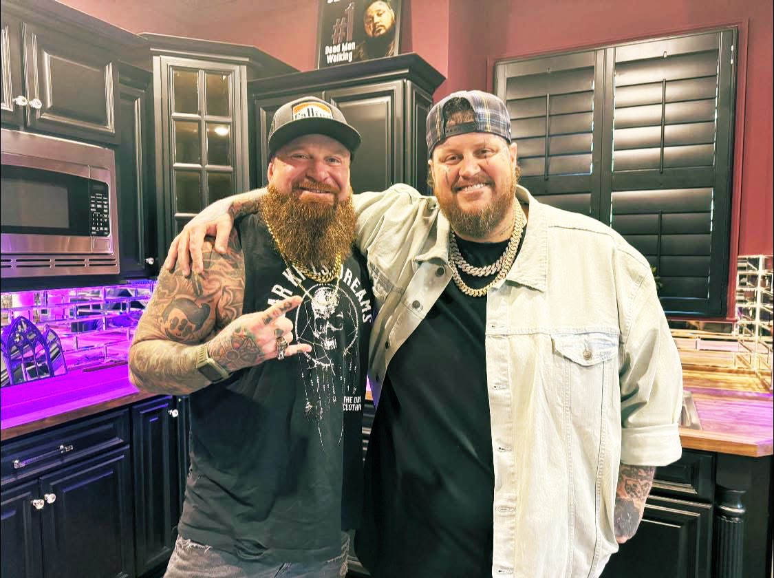 JdDelay5150's tweet image. I’ve my brother Jelly Roll work his ass off, literally. Losing 200 pounds is a major accomplishment. 
He did it to stay alive. To stay with his family.
Extra weight isn’t healthy. It kills you, quick. 
Just another way Jason has inspired the world!