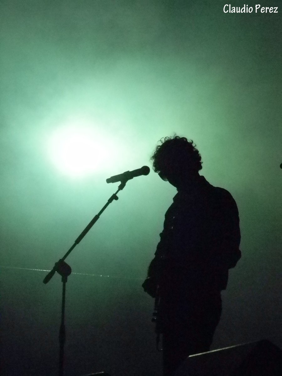 ClaudioPerezcba's tweet image. #Día10: El año 2012, casi como una broma del destino, hizo que Luis Alberto Spinetta falleciera dos días antes del comienzo del festival. Los artistas que pasaron por el @Cosquin_Rock no dejaron de homenajearlo... incluso, su hijo @dantespinetta junto a IKV.