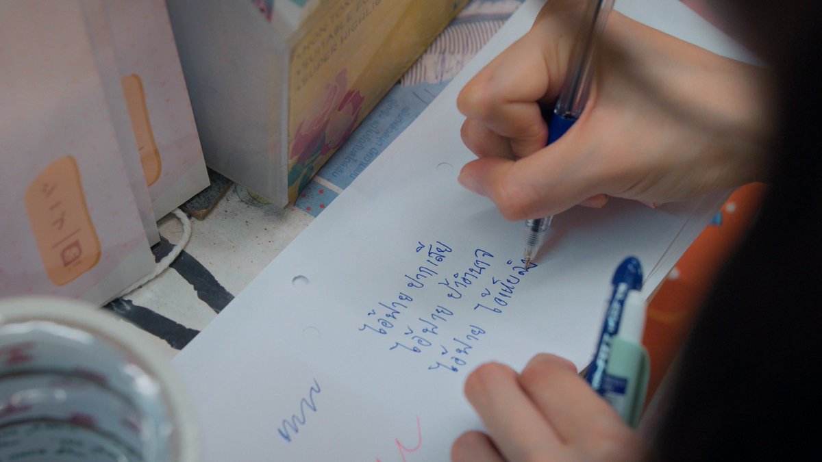 แม่ๆลองเลือกเอานะคะ ว่าน้องเพรากำลังดูอะไรอยู่กันแน่ ถึงได้ยิ้มแบบนั้น

THE FIRE Q17 SHOOTING
#โซ่รักอัคนีคิว17