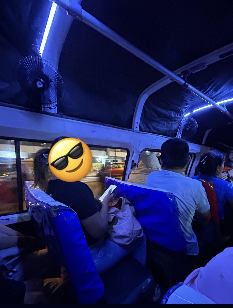 esta combi tiene 2 ventiladores funcionando y va la velocidad de la luz. 
acéptalo metropolitano la combi fue más.