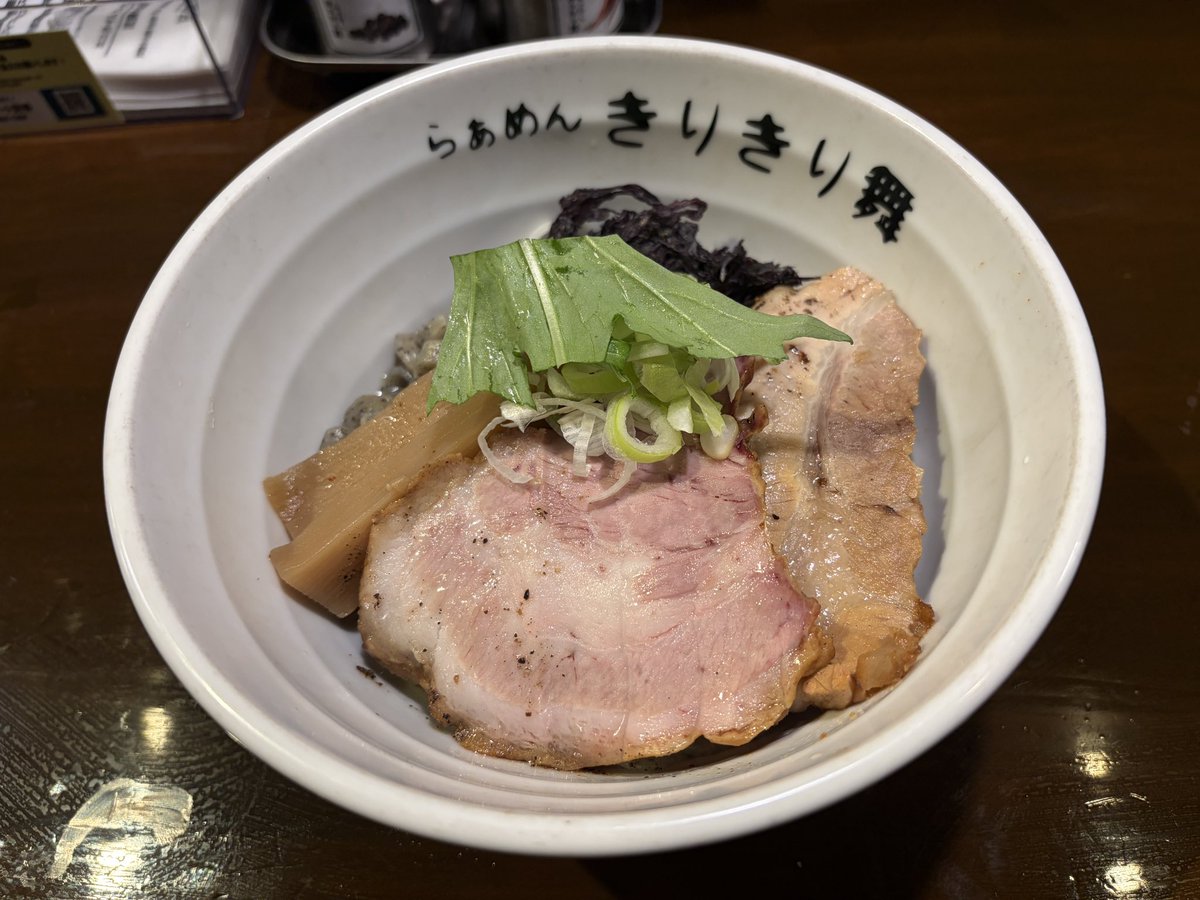 おはようございます☺️
本日2/6（金）は下記の限定を販売いたします。

『胡麻練り込み極太ちぢれ麺の油そば』

油そばで使う油はコンソメスープを取る時に抽出した油を使用し、風味豊かに仕上げております。
本日販売したらしばらくはやらないと思います。