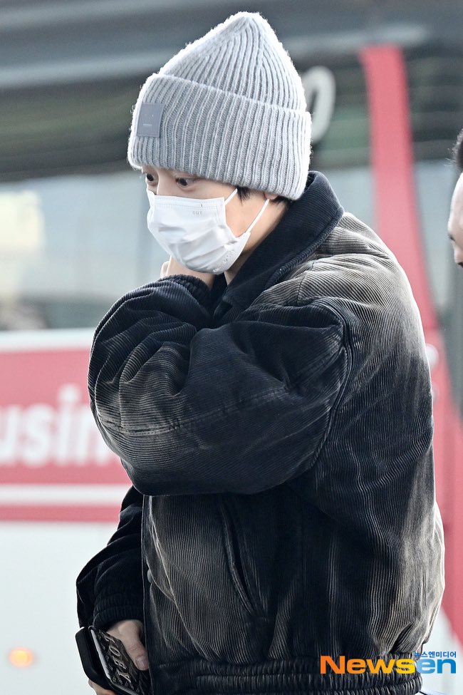 'KNOCK KNOCK!' tweet media