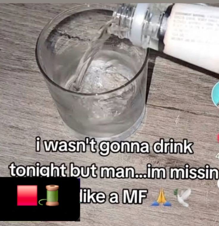 tacyciturn's tweet photo. WDYM I LEFT TWITTER FOR A COUPLE HOURS AND NOW BOTH SHTWT AND 🟥🧵 ARE DOWN????? https://t.co/wrjeeR6oHX