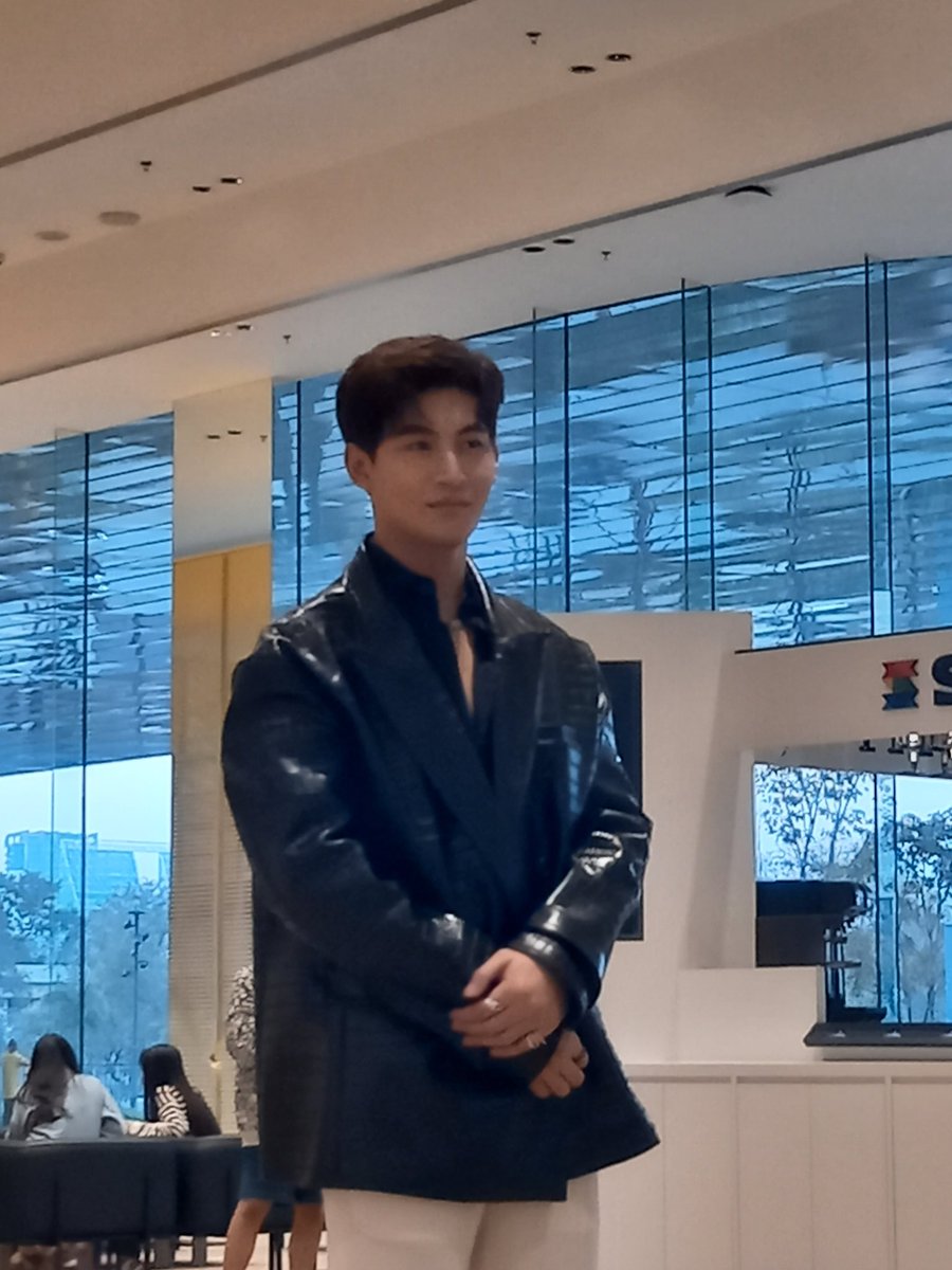 ขอให้มีความสุขในทุกวัน ทำอะไรก็ให้ราบรื่น มีคนที่รักเพิ่มขึ้นทุกนาที คิดถึงหนุ่มสุดฮอตจัง 💙
#OhmThitiwat #โอห์มไง 🐻
