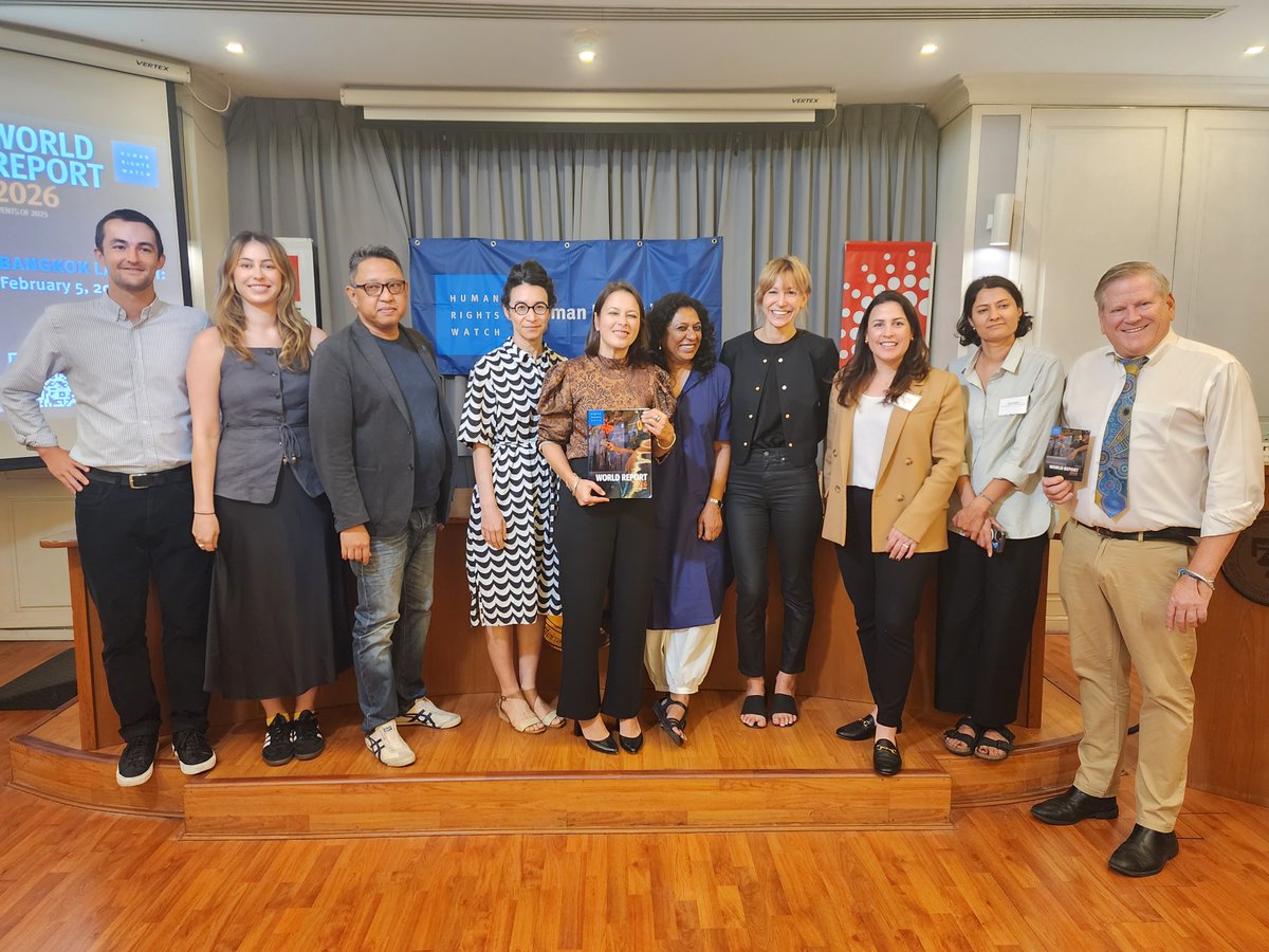Joining the Human Rights Watch team after moderating the successful launch in Asia of their World Report, at the <a href="/FCCThai/">FCCThai</a> in #Bangkok yesterday.