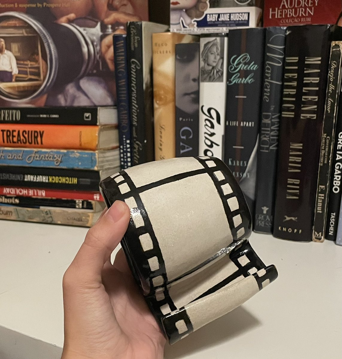 garboism's tweet photo. to be known is to be loved and my girlfriend absolutely clocked me with this mug https://t.co/ATBDF4DODS