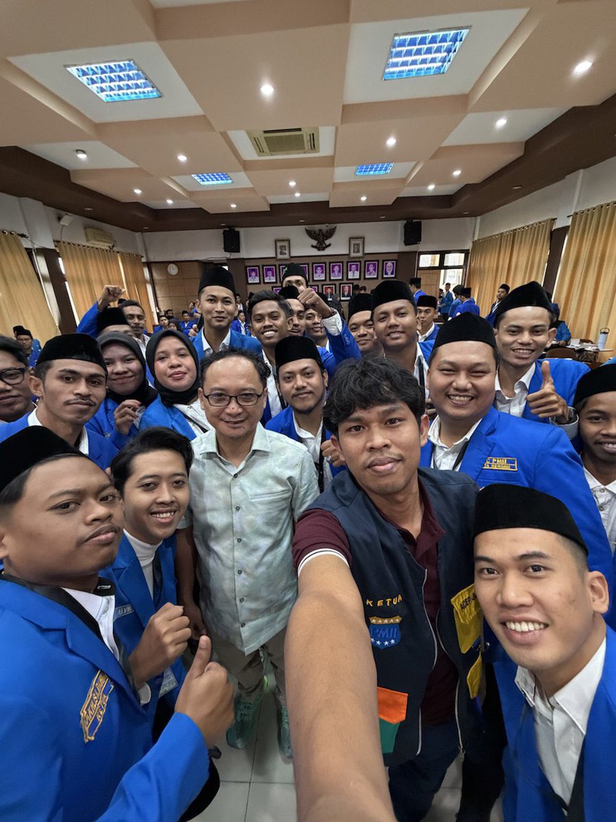EmHasanuddin's tweet photo. Merawat nalar bersama sahabat-sahabat PMII di acara PKN XX 🟦🟨✊✊✊ https://t.co/KP7MxUbDUr