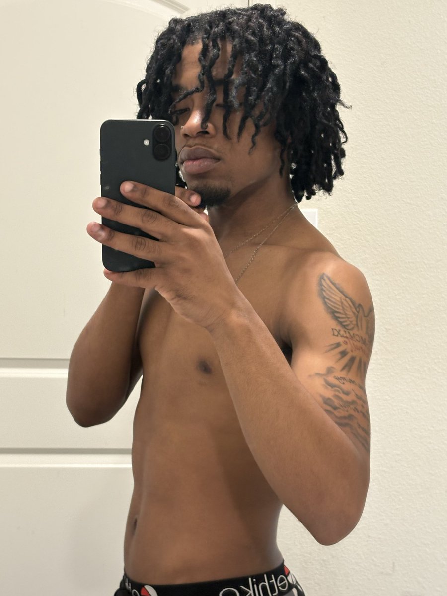 sychoticstonerr's tweet photo. just realized i haven’t posted on here in a while 😬 https://t.co/d8IywAebWi