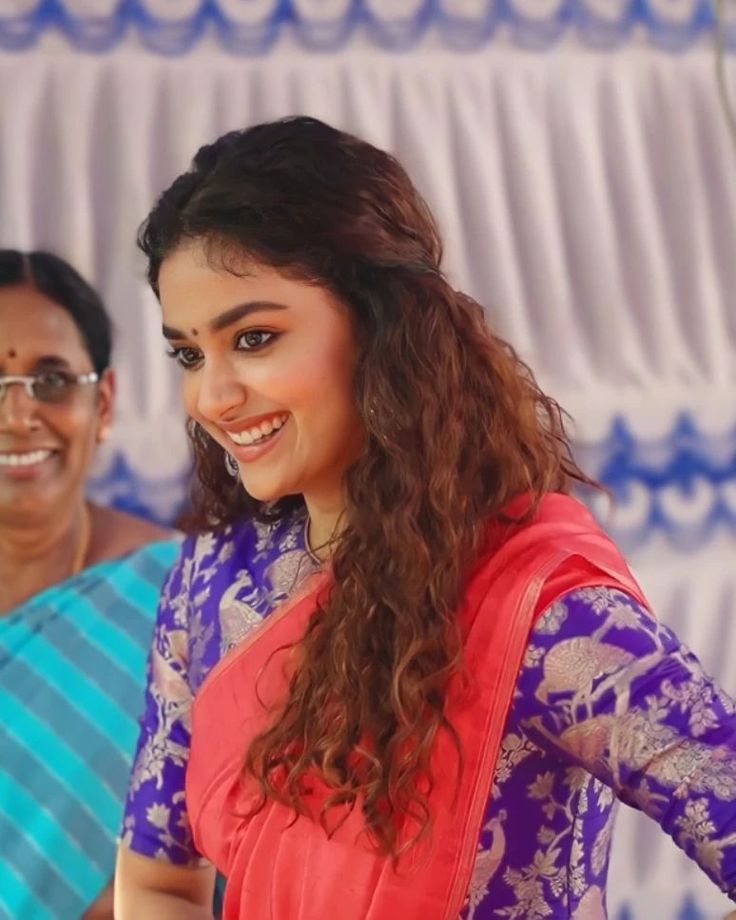 Hey cutie <a href="/KeerthyOfficial/">Keerthy Suresh</a> 😊 
 Gud morning #KeerthySuresh 🎀