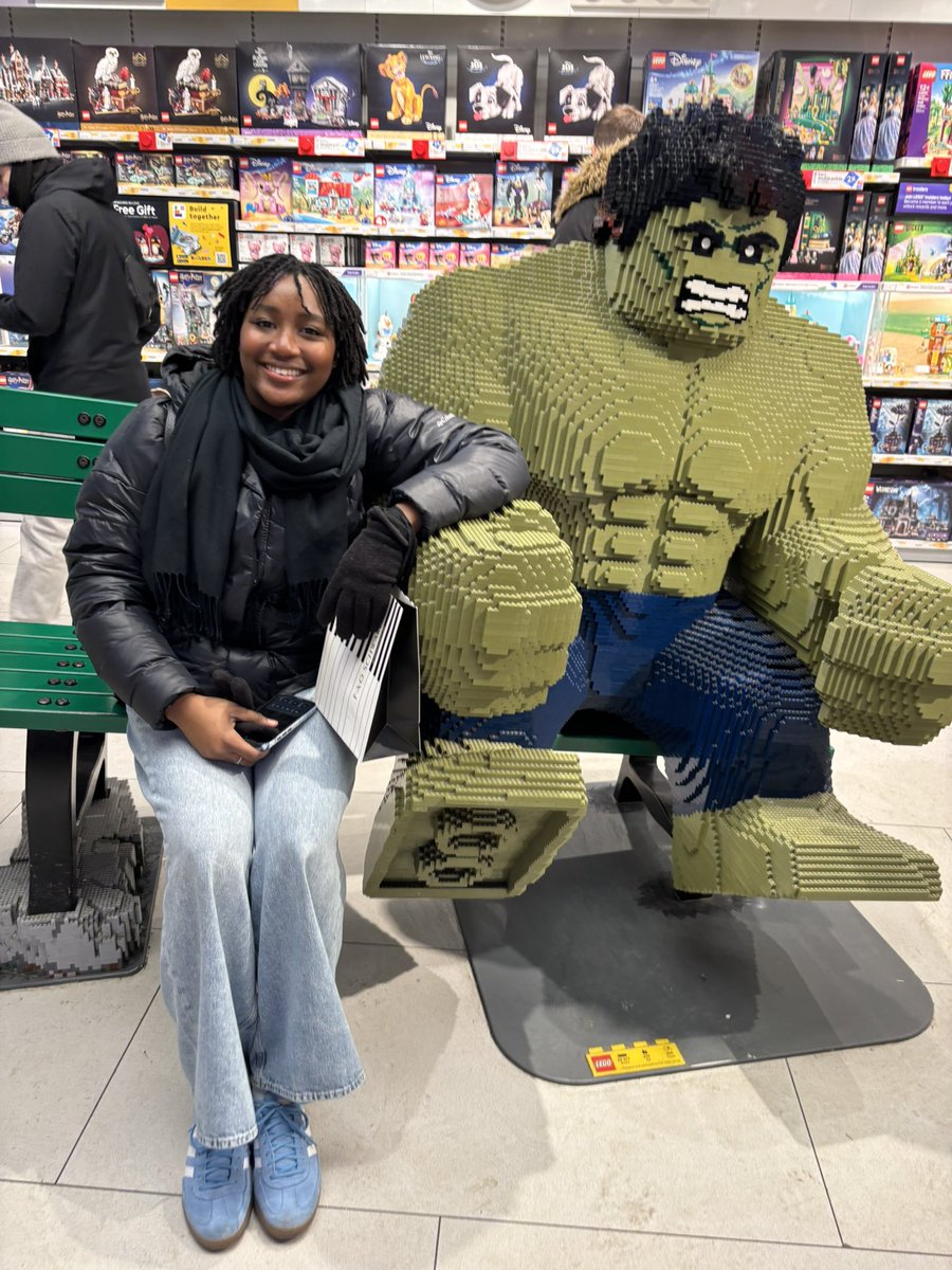 THStrack_field tweet media