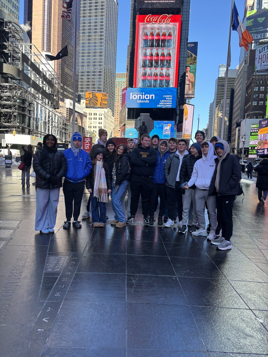 THStrack_field tweet media