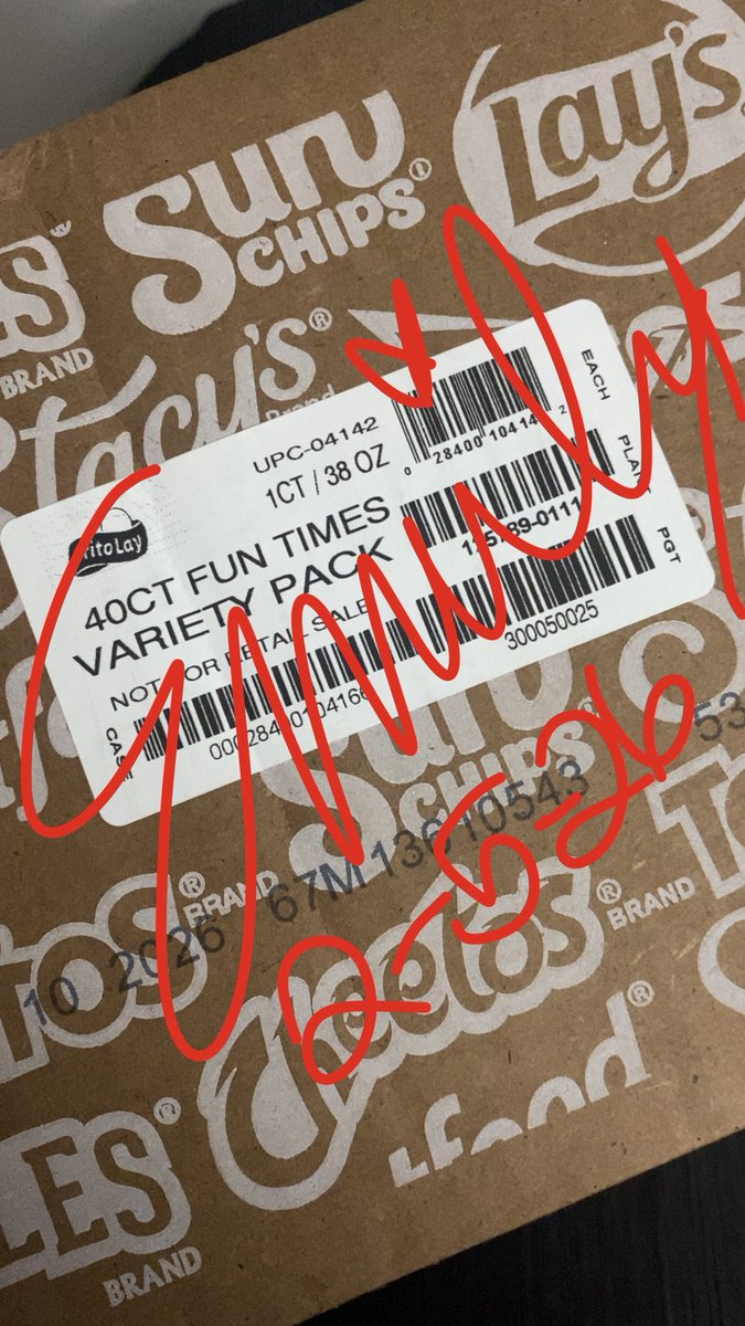 MathModeOn's tweet image. We got a box of snacks today!! There was no note, it was shipped as is!! Whoever sent them, THANK YOU!! We are just about OUT of chips and only the Takis from what I ordered from Amazon has made it 😭