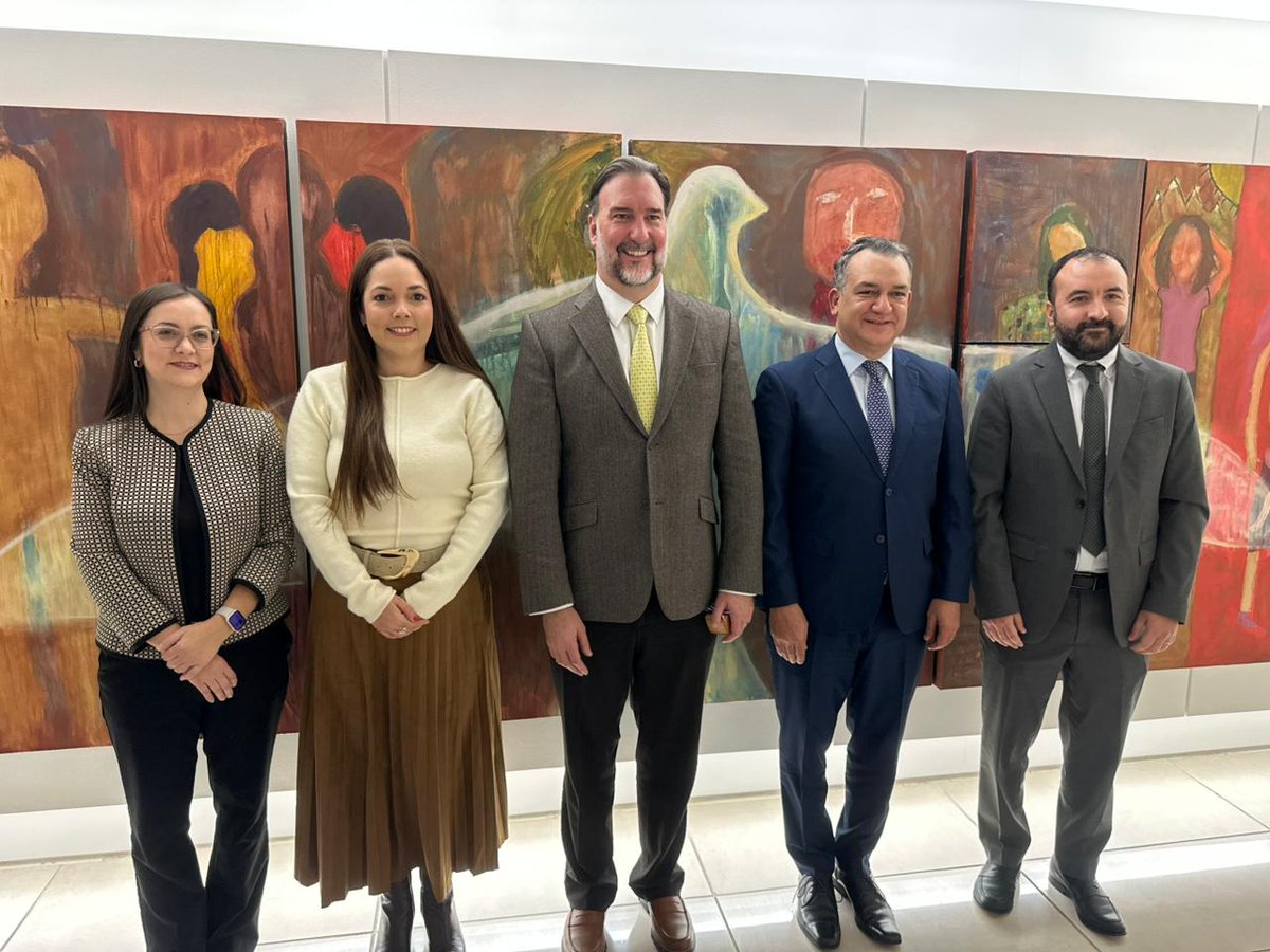 La delegación de la #JCE que se encuentra en Washington 🇺🇸 integrada por el #PdteJCE, Román Jáquez Liranzo (<a href="/RomnJquez/">Román Andrés Jáquez Liranzo</a>), la miembro titular del Pleno, Hirayda Fernández Guzmán (<a href="/hiraydamarcelle/">Hirayda Fernández Guzmán</a>) y el coordinador en la Dirección de Relaciones Internacionales, Patrick Valerio