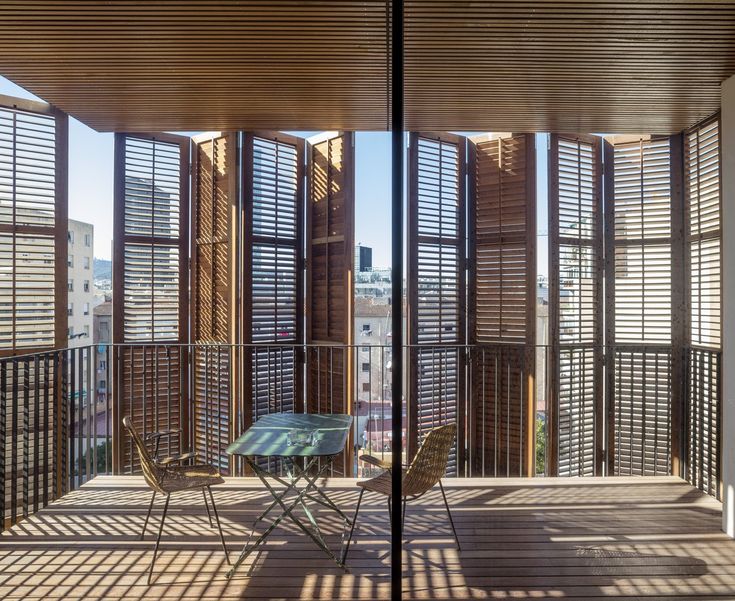 Que vuelvan los toldos, parasoles, postigones y persianas a la arquitectura