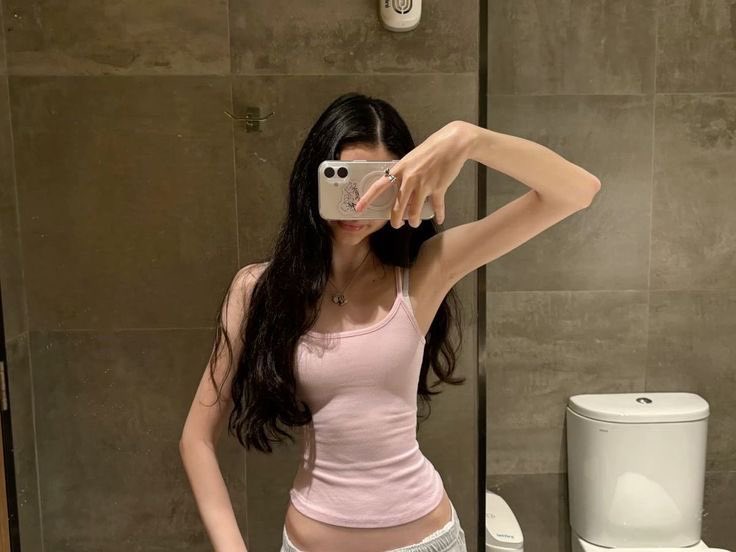 itsbaddix's tweet image. Eu faria loucuras por braços finos, os meus de merendeira não me largam