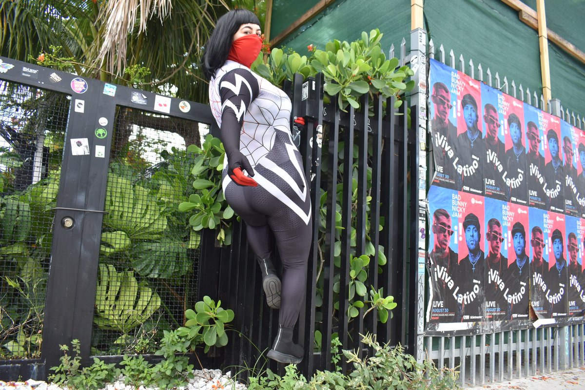 multiverseofmei's tweet image. Spidey butt 😜 #silk #marvel