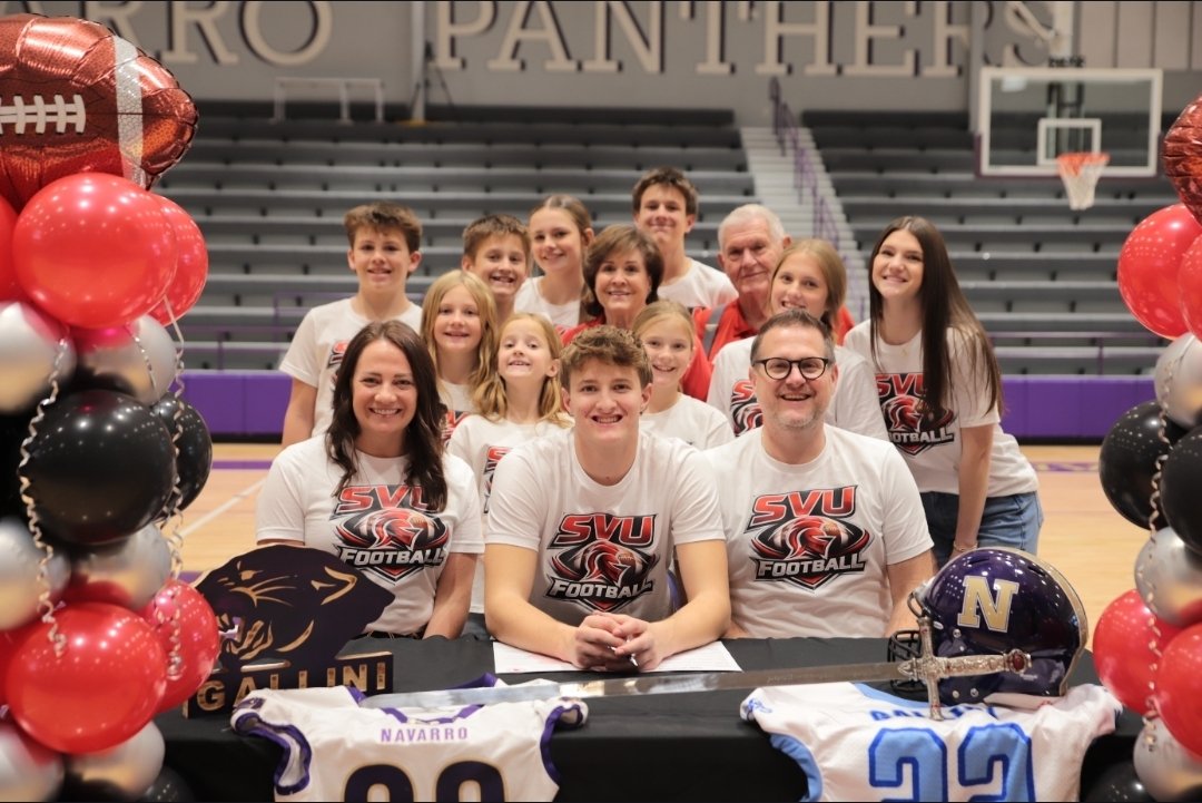 GalliniJared's tweet photo. We're officially a @knight_ftbl family! https://t.co/eB5sfCUQS8