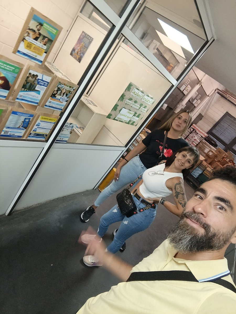 VaneRamos1402's tweet image. Inaugurando cartelera con beneficios que brinda nuestro sindicato para coto sucursal 78 y coto 220!! Los compañeros felices de poder gozar de tantos beneficios @CarlosPerezSEC @BuffonePablo @DanielOveja siempre dando lo mejor 💙💪