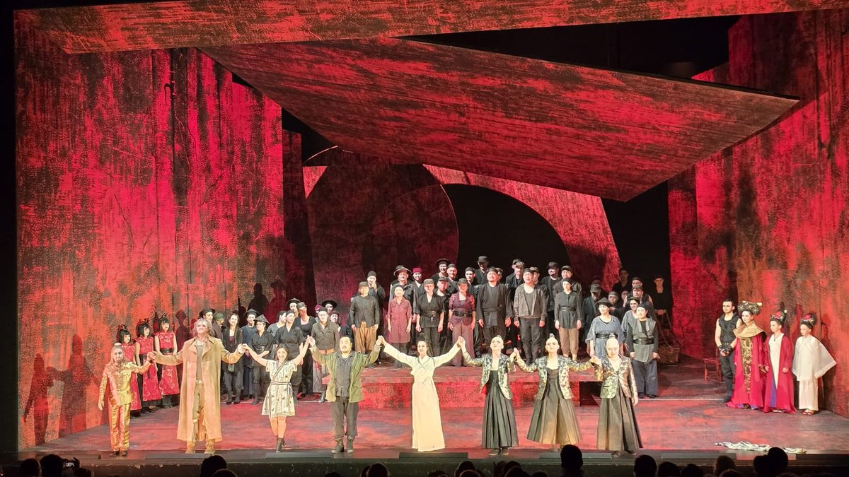 opermagazin's tweet image. Glanz in der Hütte und ein volles Haus. Auf diesen Nenner lässt sich das Gastspiel von #AsmikGrigorian an der #OperDortmund bringen. Die litauische Sängerin verleiht der aus dem Jahr 2019 stammende Inszenierung von Puccinis #Turandot durch Tomo Sugao zusätzlichen Promiglanz. Den