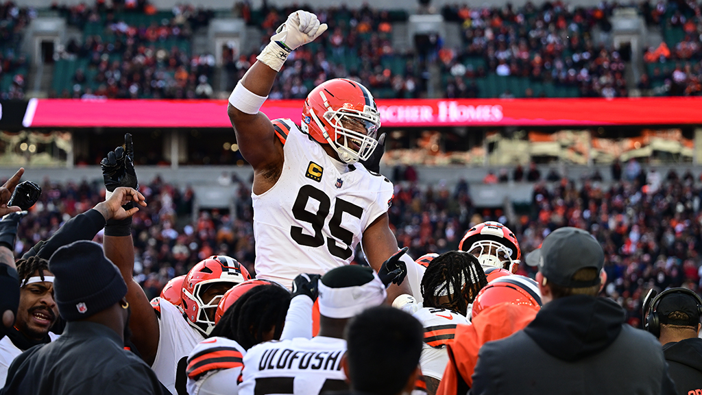 Breaking: Myles Garrett wins 2025 AP NFL Defensive Player of the Year after record-breaking season

nfl.com/news/myles-gar…