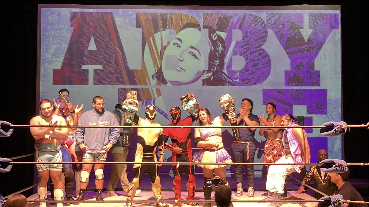 TheLos's tweet photo. Might I introduce you to @FlyingVTheatre #FlyingVFights https://t.co/ShI5UIOv6V