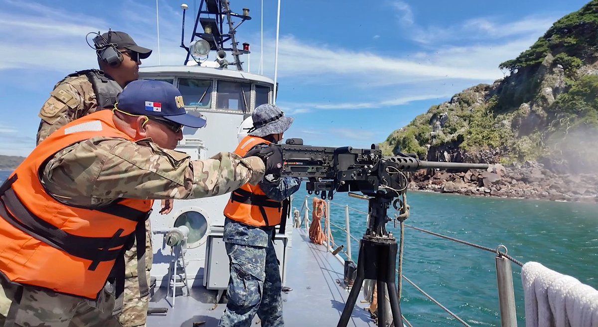 aeronavalpanama's tweet photo. Un total de 33 unidades del #ComandoNaval participaron en un reentrenamiento operativo, reforzando sus capacidades tácticas mediante prácticas seguras de armamento en el Polígono de Mar, bajo supervisión de instructores especializados.
#FuerzaAeronaval
#SomosMuchoMás https://t.co/bbjAh5VzOh