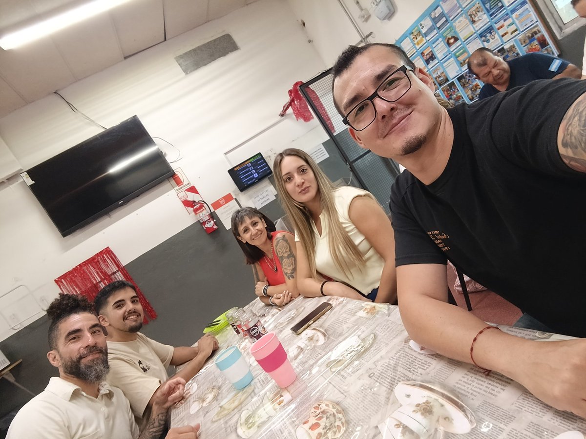 VaneRamos1402's tweet image. Visitando a compañeros delegados de Coto sucursal 45, 66 y 203 porque nos encanta trabajar en equipo siempre @CarlosPerezSEC @BuffonePablo @DanielOveja Sindicato de empleados de comercio 💙