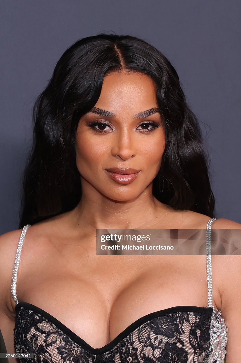 Ciara at the NFL Honors 📸

Wow!!