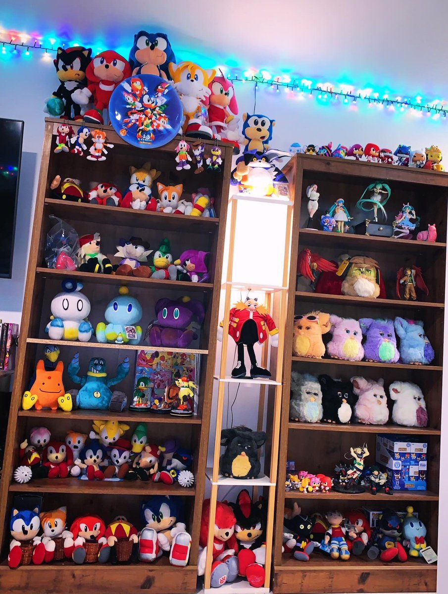 I like collecting sonic plushes!