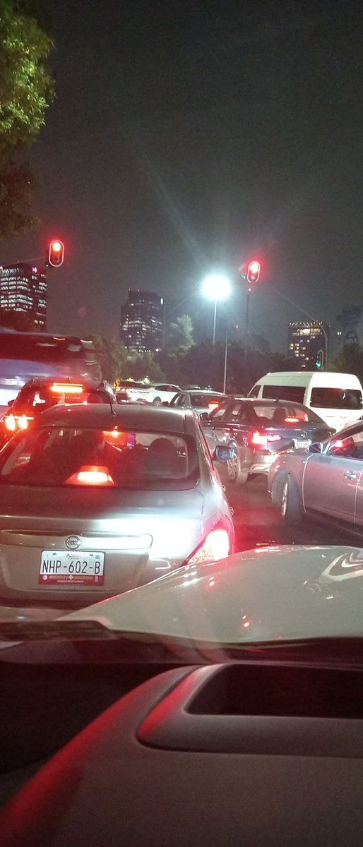 manuelanm74's tweet photo. @OVIALCDMX no pueden poner dos policías para dar vialidad en Misispi y Río Lerma vean el desastre, monitorean a lo sonzo https://t.co/CImZX5ux4f