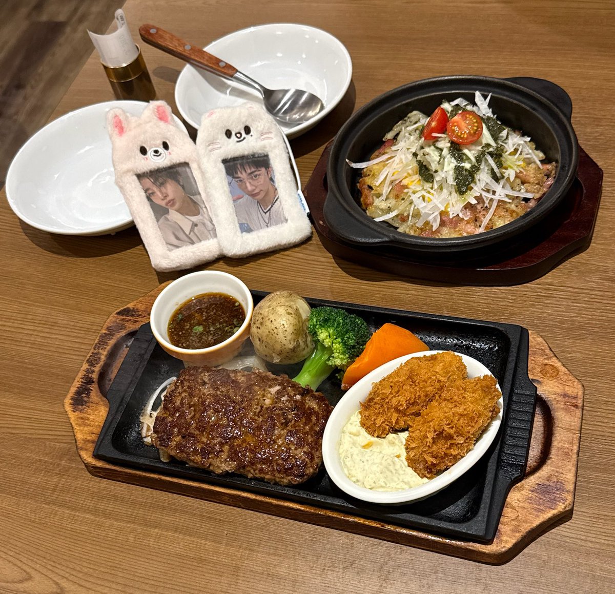 cham_jinn's tweet photo. 昨日は楽しかったぁ〜🕺
PDﾆﾑと同世代の私はノリノリでした🤭
(◝‿◜)のｾﾝｲﾙもお祝いできたし🎂
楽しい時間をありがとう☺♬🎶•*¨
#JYPark 
#HappyHour 
#straykids #I_NxJYP https://t.co/3FplYuXgSk