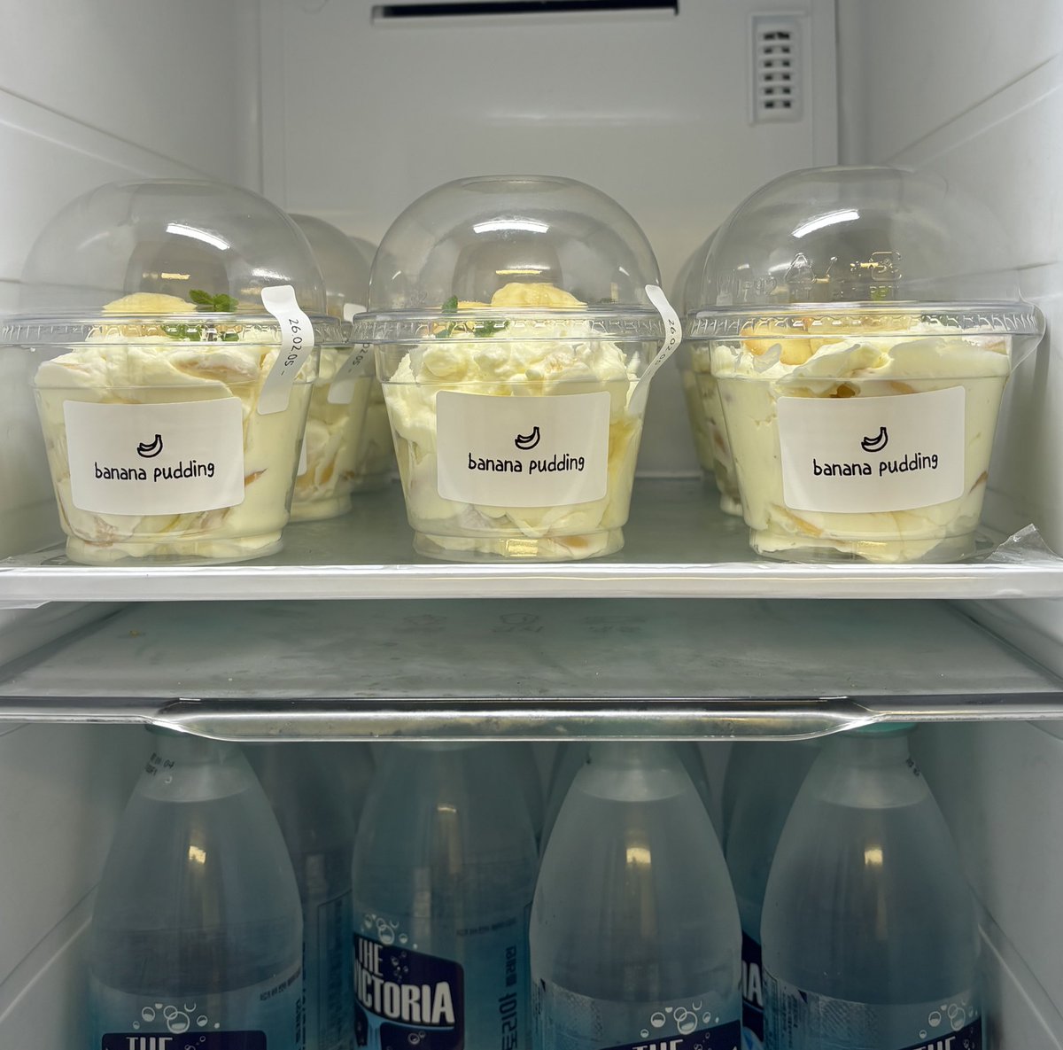 minyong_ii's tweet image. 바나나푸딩 만들었어요🤤
한 입 먹는 순간 귀에서 종소리들림..
재료만 있으면 너무 쉽고 간단하니까 다들 꼭 꼭만들어먹기!! 다이소 푸딩컵으로 9개 분량 나와서 친구들에게 배달가기에도 좋아요💛
레시피는 타래로⬇️⬇️

#바나나푸딩