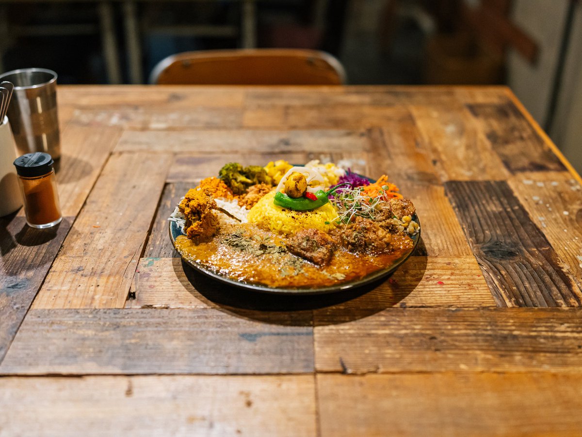 ironspring's tweet image. 初めての間借りカレー屋さん夜の部にお邪魔できた。
美味かった！
昨日は昼メシを食べる時間もなかなか取れずだったのでマジありがたい！！