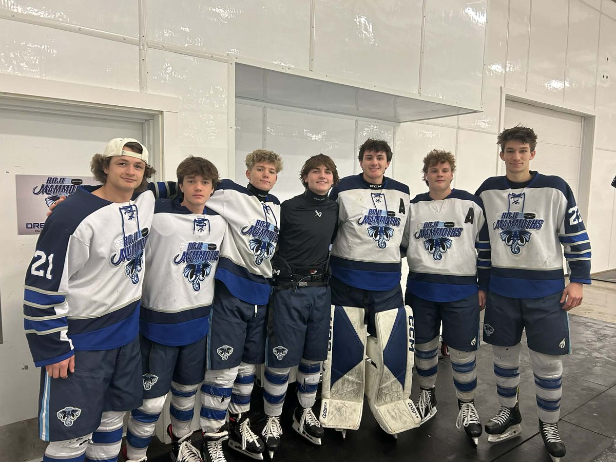 exploreokoboji's tweet photo. We are set for hockey at the Lakes Ice Arena. @Boji_Mammoths host Sioux City Metros. Puck drop 8 PM on live video thanks to Premier Communications. Link at https://t.co/r6UgJ0EKJH https://t.co/ZbPGdNknXF
