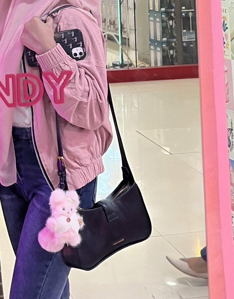 markleeonyour tweet media