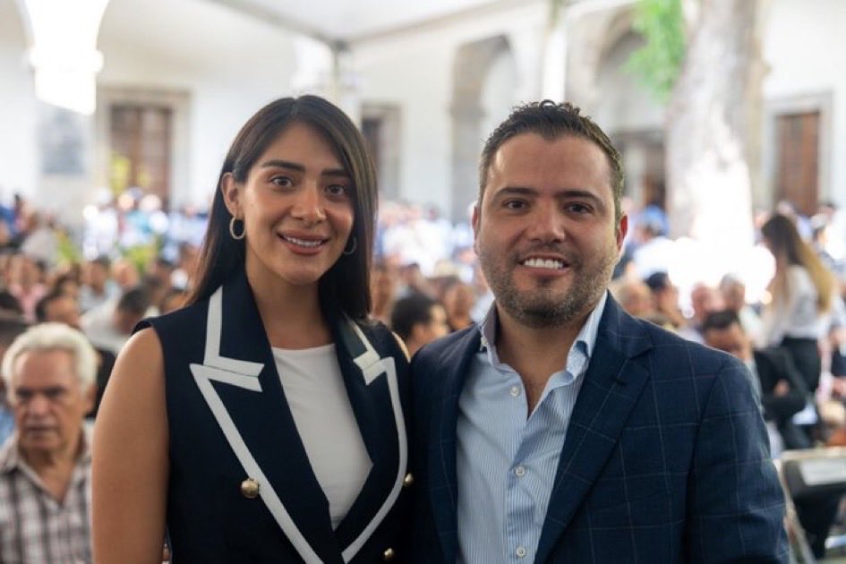 mario_dico50's tweet image. 🔴 Siempre hay alguien de Morena retratado junto a un delincuente ! Casualidad o Causalidad ?