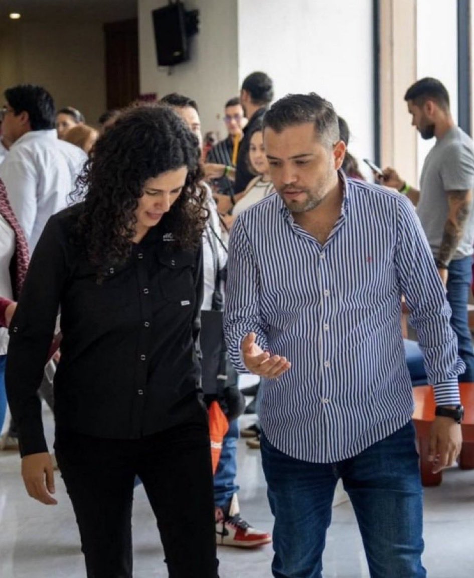 mario_dico50's tweet image. 🔴 Siempre hay alguien de Morena retratado junto a un delincuente ! Casualidad o Causalidad ?