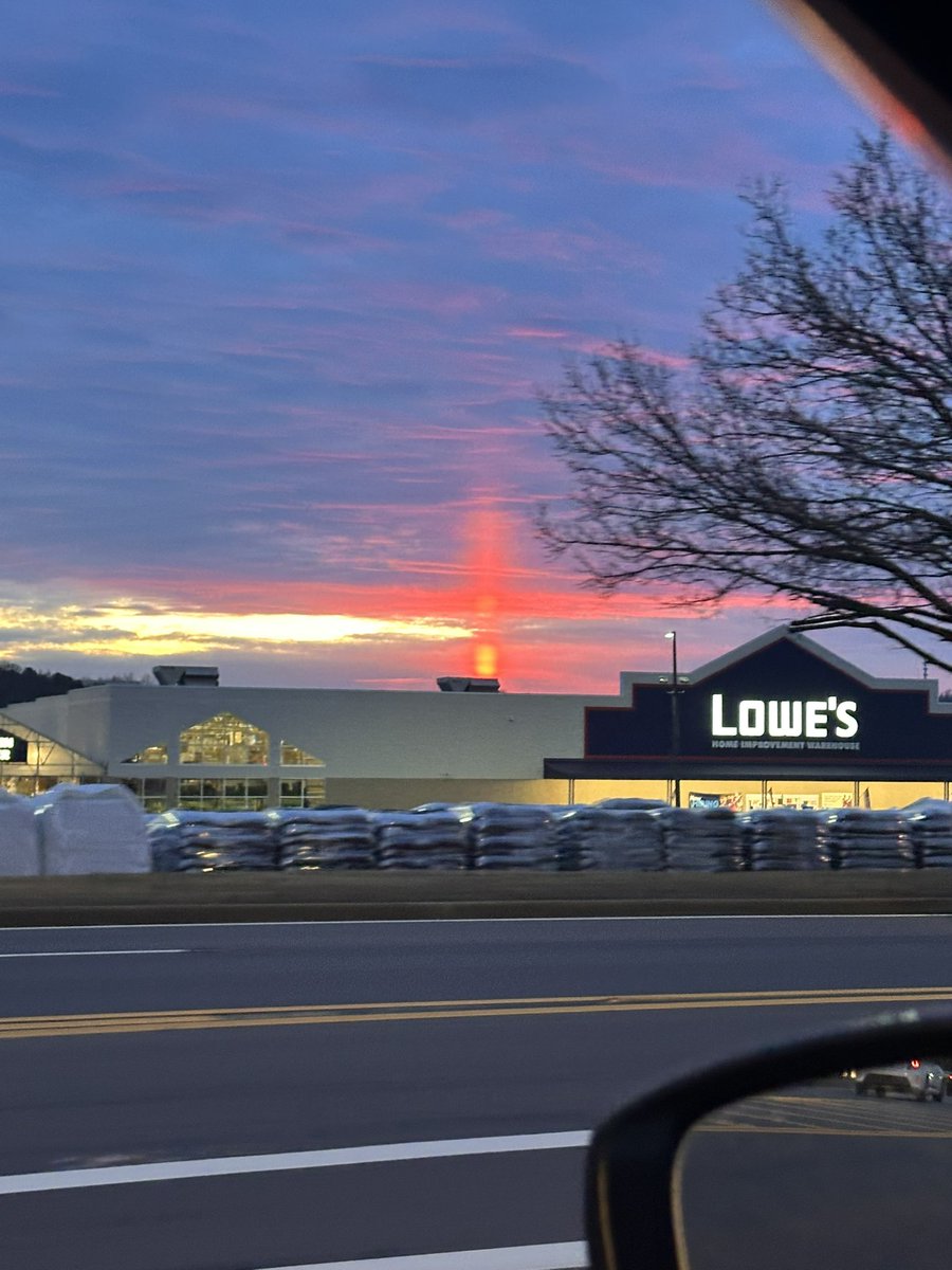 BucknerSherri's tweet photo. @StormTrack9Dave did you see this sunset today? Is there a name for this? It was beautiful! ✝️ https://t.co/PqdCUMQy3B