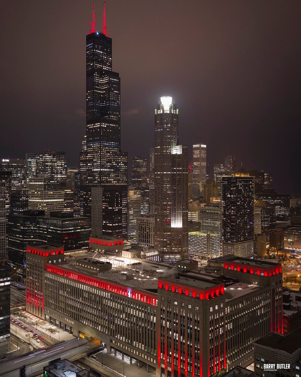 This evening in Chicago on the eve of the National Wear Red Day.  On Friday, get ready to GO RED in support of women’s cardiovascular health.  Our skyline is already in red!  More info at the American Heart Association of Illinois.  #news #chicago