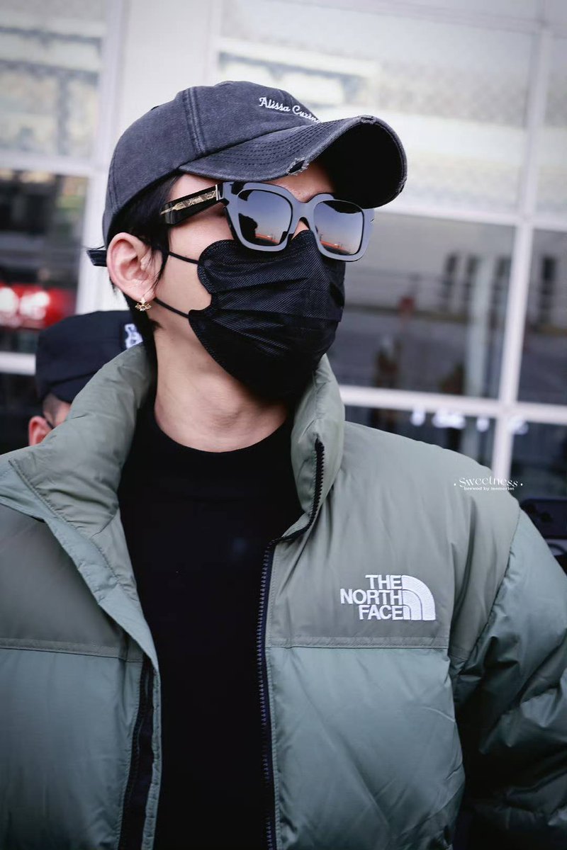 LoveInTheIce2k's tweet photo. The little Wolf have arrived safely. Please have a good rest ~~~
 #JiangLi  #JiangHeng https://t.co/hXzaWCPEdZ