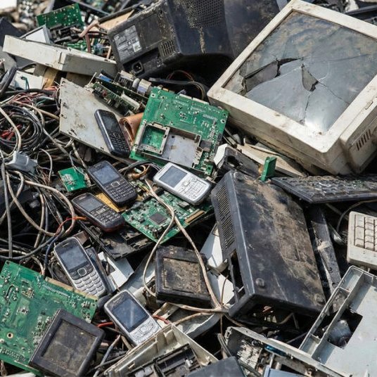 GengKNegara's tweet photo. PENGIMPORTAN E-WASTE DIHARAMKAN SEPENUHNYA!

Pengimportan sisa elektronik (e-waste) diharamkan sepenuhnya berkuat kuasa 4 Februari 2026 dan akan diklasifikasikan di bawah kategori Larangan Mutlak dalam Perintah Kastam (Larangan Mengenai Import) 2023. https://t.co/gqRmiOI4Qj
