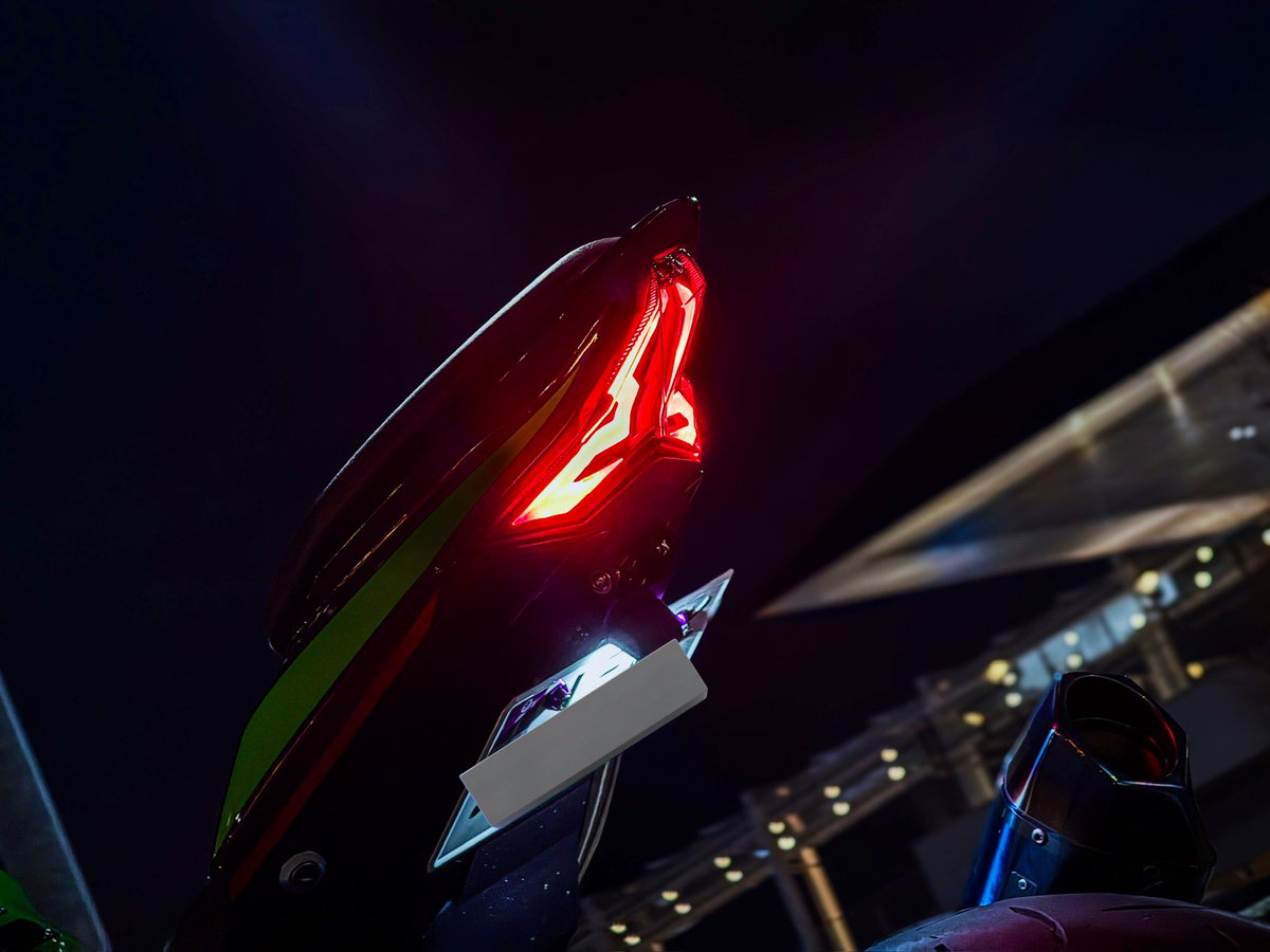 25rの初夜写真！！ やっぱり一眼欲しくなるなw #zx25r #kawasaki