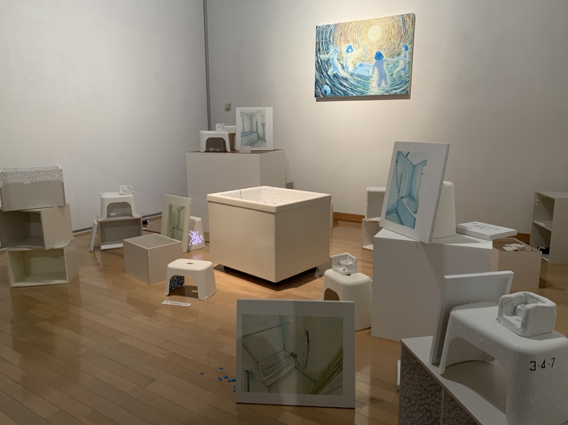 taromuseum's tweet photo. 本日2月6日(金)は ＃風呂の日 だそうですね！
現在開催中の企画展「第29回岡本太郎現代芸術賞(TARO賞)」にて展示中の毛利華子さんの作品《502号室と》は、なんとお風呂の作品です🛁✨
https://t.co/LpjBb9H3VA https://t.co/Su2W5fEaaZ