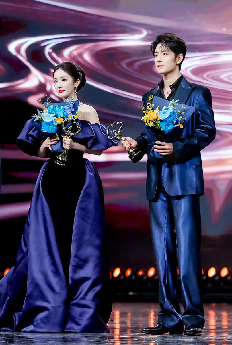 ttoonmikwl's tweet photo. แต่พูดก็พูดเถอะสมมงคิงควีนจริงๆนะตัวพ่อตัวแม่ของแผ่นดินตัวท็อป เป็นรางวัลที่ทั้งคู่ควรได้รับสุดๆ นี่แหละๆพี่พระเอกนางเอกในดวงใจหนูทั้งคู่ ขอแสดงความยินดีกับทั้งคู่อีกครั้งนะครับ🫶🏻🎉✨ https://t.co/yZ20nfwnrC